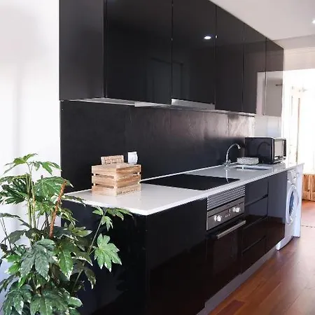 Tejo River View Classic Flat In Lisbons Historic Heart *