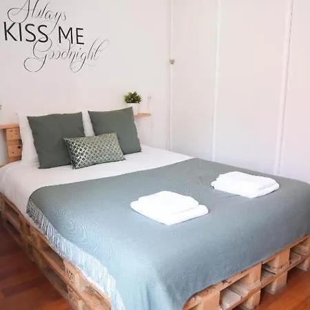 Tejo River View Classic Flat In Lisbons Historic Heart ליסבון