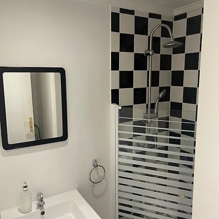 דירה Tejo River View Classic Flat In Lisbons Historic Heart ליסבון