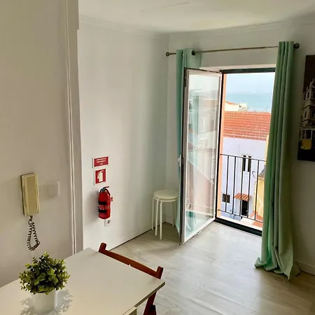 Lägenhet Tejo River View Classic Flat In Lisbons Historic Heart *
