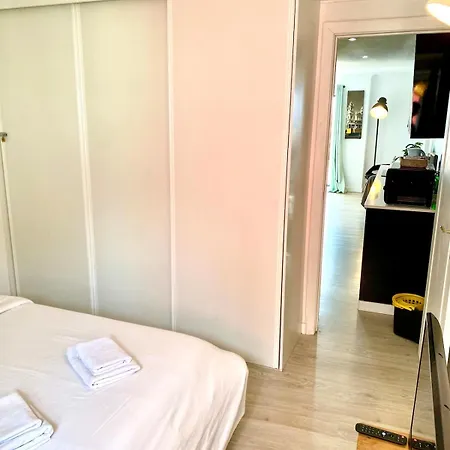 Tejo River View Classic Flat In Lisbons Historic Heart Апартаменти Лісабон